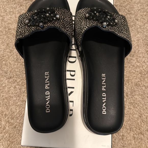 Sandals - Picture 4 of 5